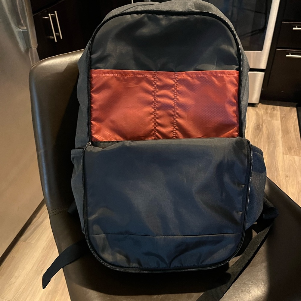 Grey Case Logic Backpack - Picture 2 of 5